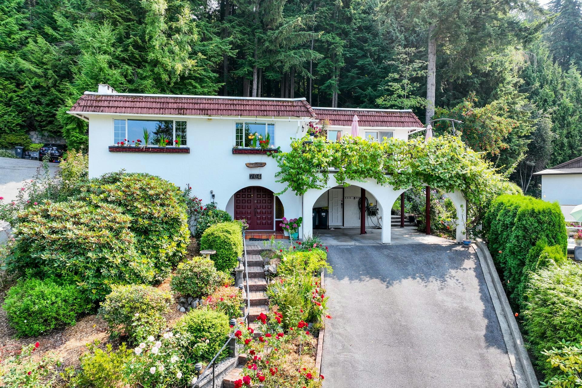 704 Maurelle Court, North Vancouver, BC, V7R 2M1