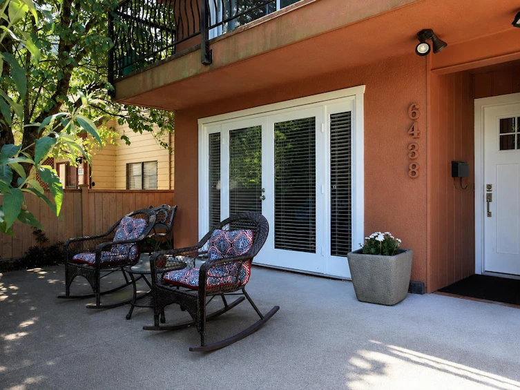 6440 Douglas Street, West Vancouver, BC, V7W 2G2 - 2