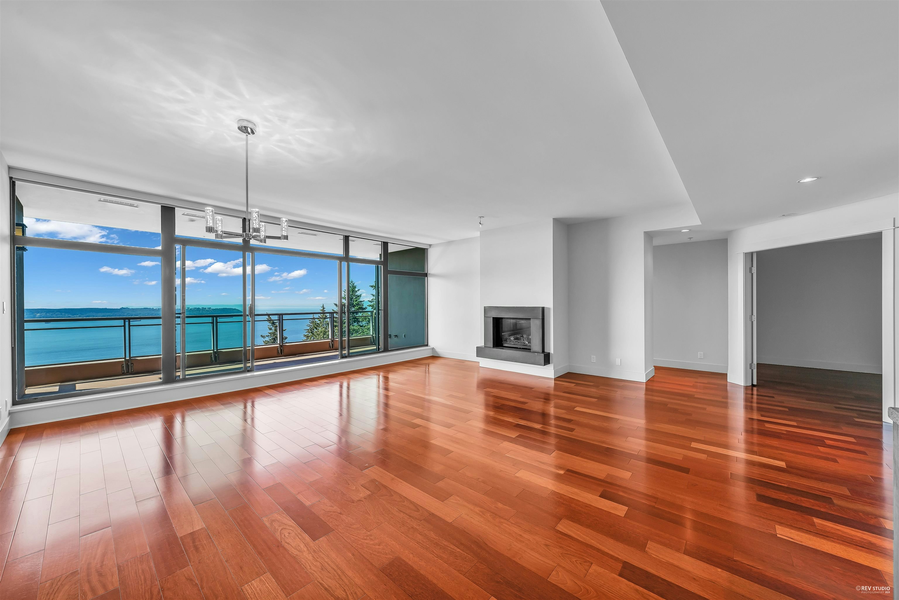 1102-3355 Cypress Place, West Vancouver, BC, V7S 3J9