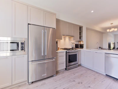 131-3565 Baycrest Avenue - 5