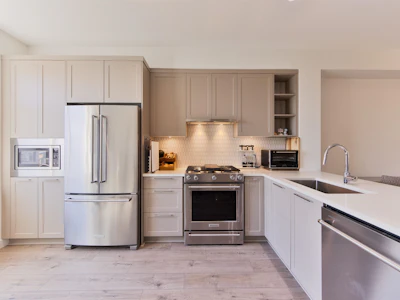 131-3565 Baycrest Avenue - 4