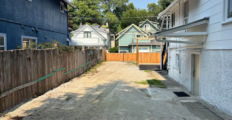 135 W 12th Avenue, Vancouver, BC, V5Y 1T6 - 2