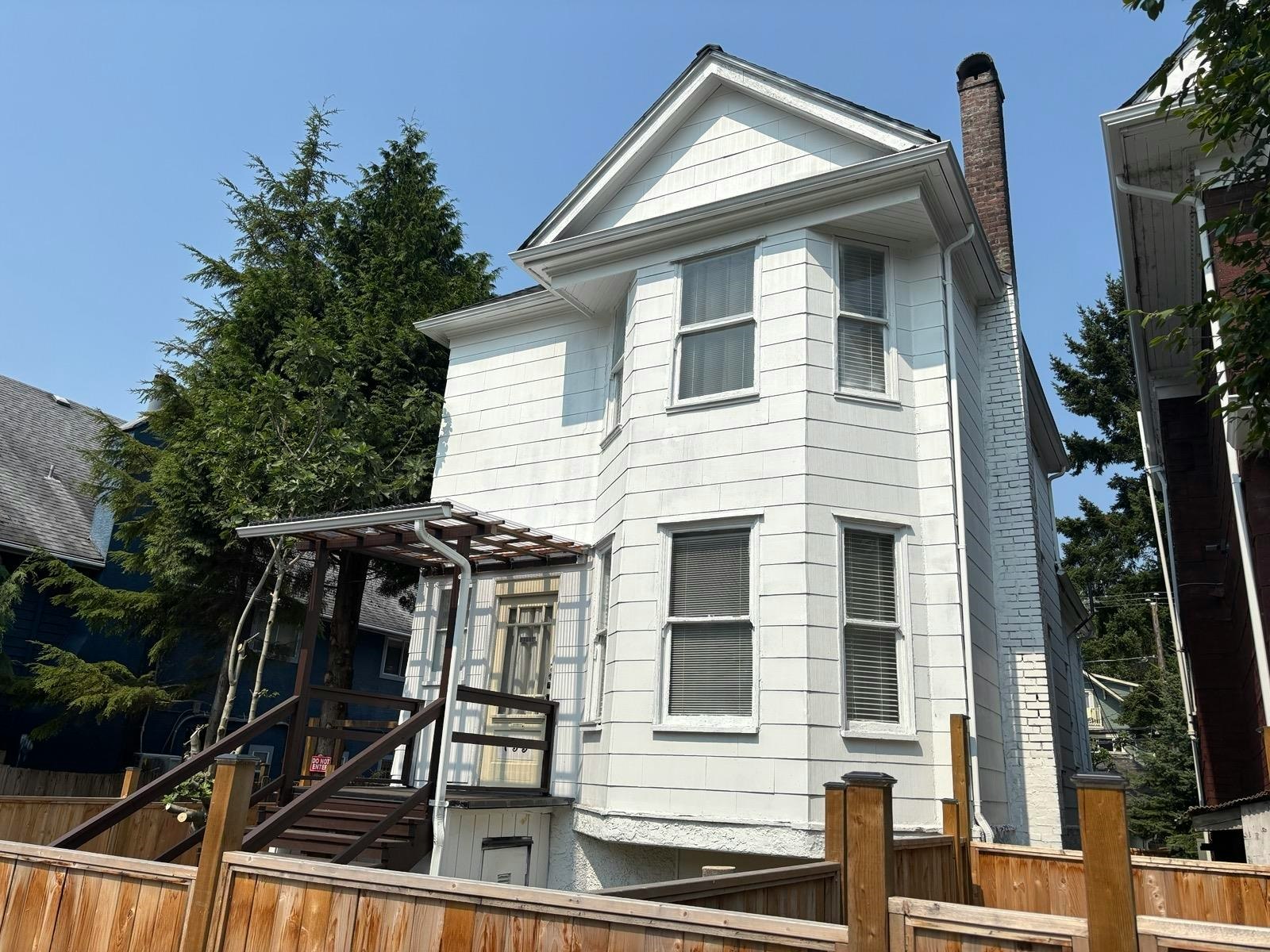 135 W 12th Avenue, Vancouver, BC, V5Y 1T6
