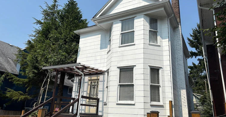 135 W 12th Avenue, Vancouver, BC, V5Y 1T6