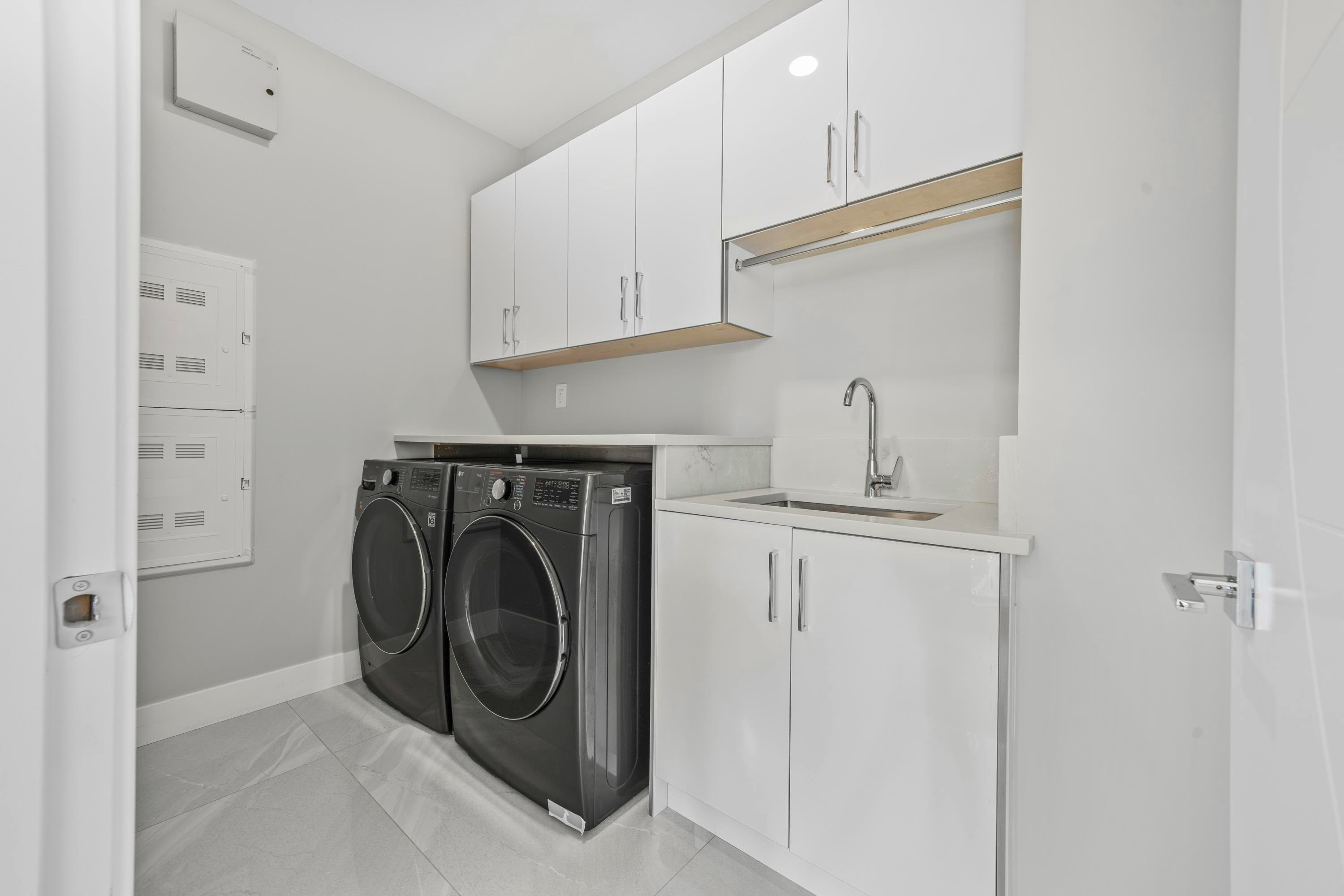 1211 Foster Avenue, Coquitlam, BC, V3J 2M8 - 11