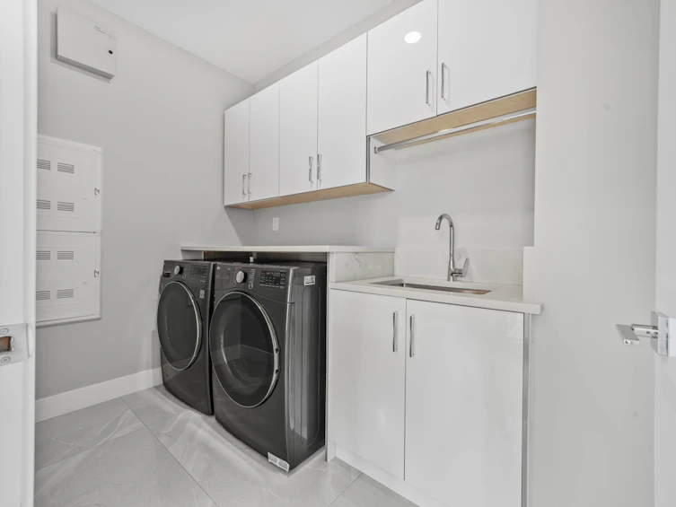 1211 Foster Avenue, Coquitlam, BC, V3J 2M8 - 11