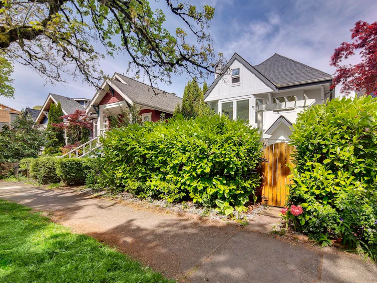 2977 W 6th Avenue, Vancouver, BC, V6K 1X4 - 2