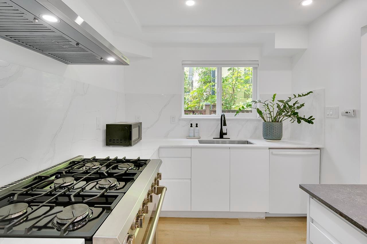 2977 W 6th Avenue, Vancouver, BC, V6K 1X4 - 21