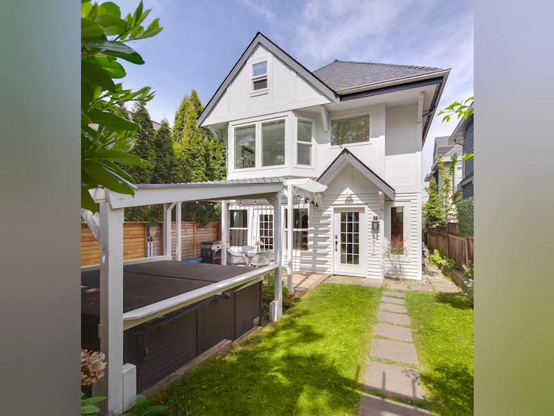 2977 W 6th Avenue, Vancouver BC V6K 1X4