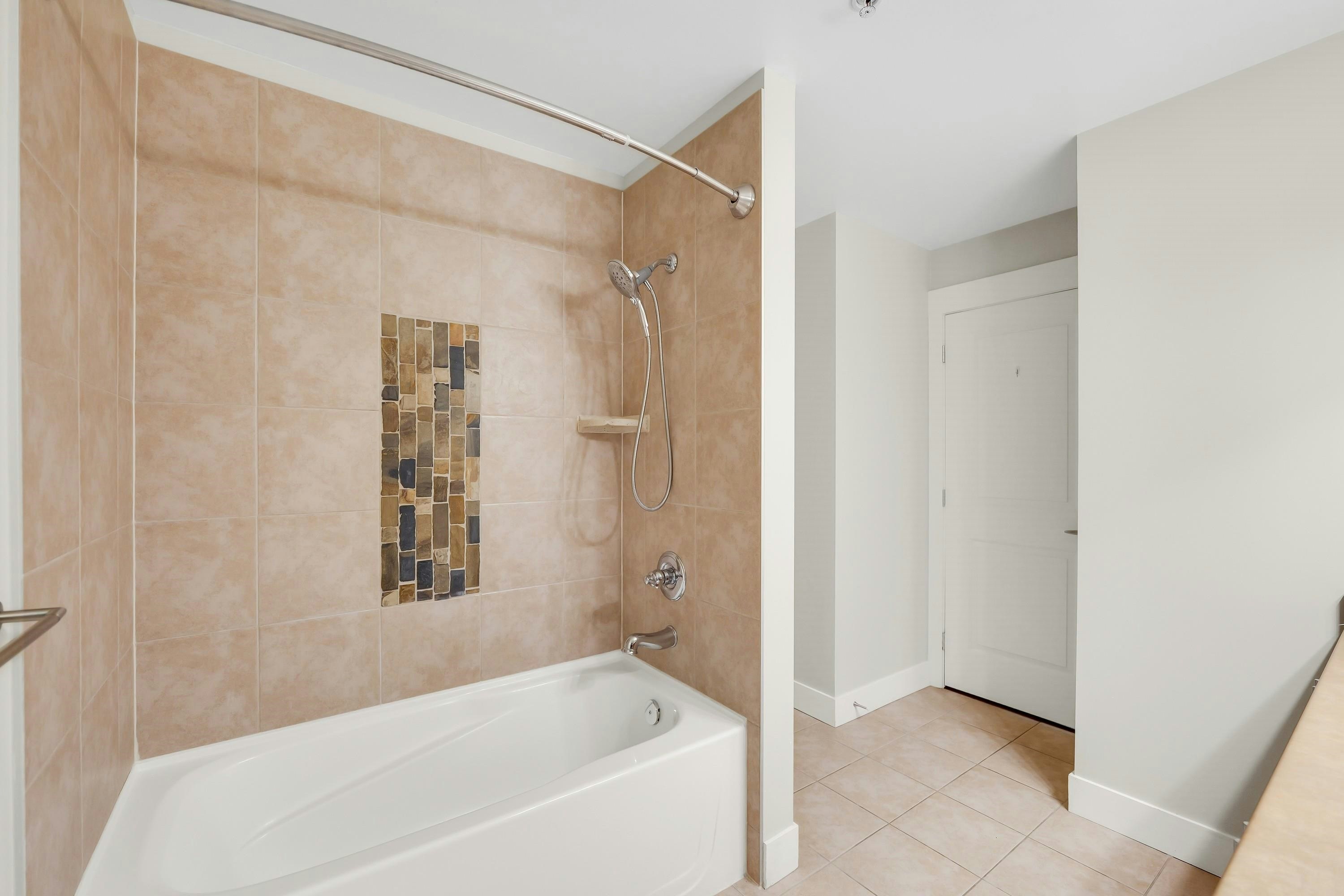 305-1211 Village Green Way, Squamish, BC, V8B 0R7 - 12