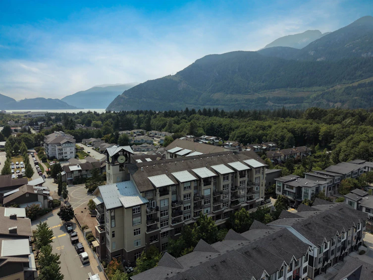 305-1211 Village Green Way, Squamish, BC, V8B 0R7 - 3
