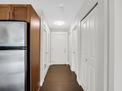 305-1211 Village Green Way - 4