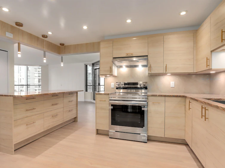 701-738 Broughton Street, Vancouver, BC, V6G 3A7 - 3