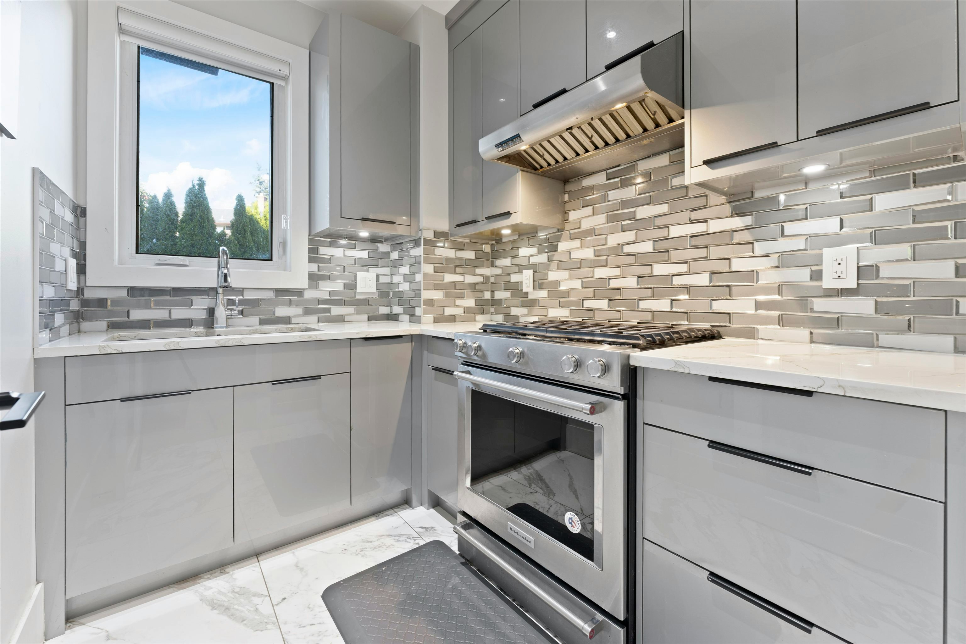 10108 Mary Drive, Surrey, BC, V3V 3B7 - 10