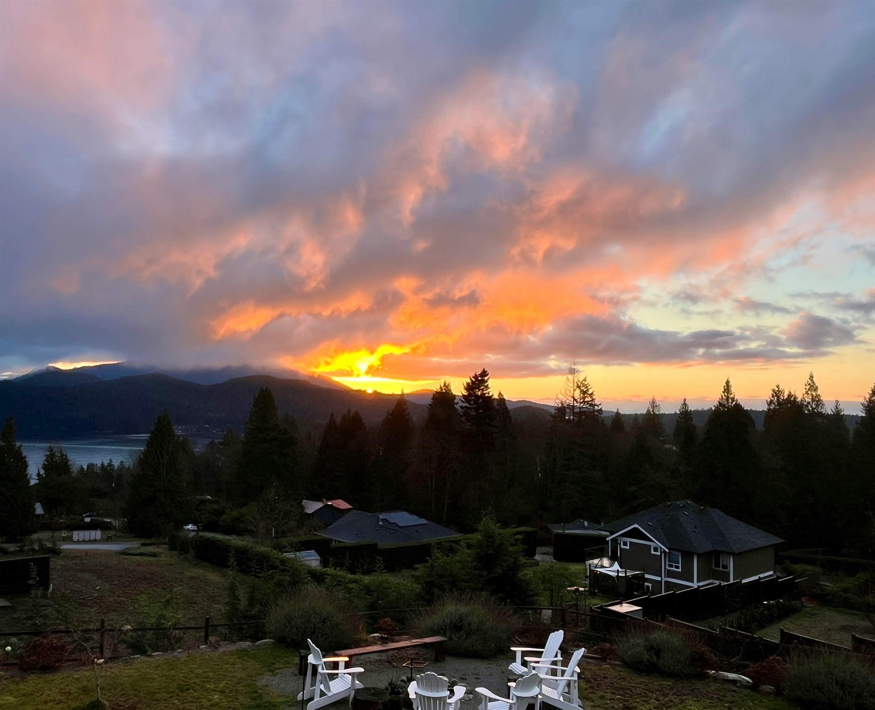 605 Woodland Avenue, Gibsons, BC, V0N 1V1 - 35