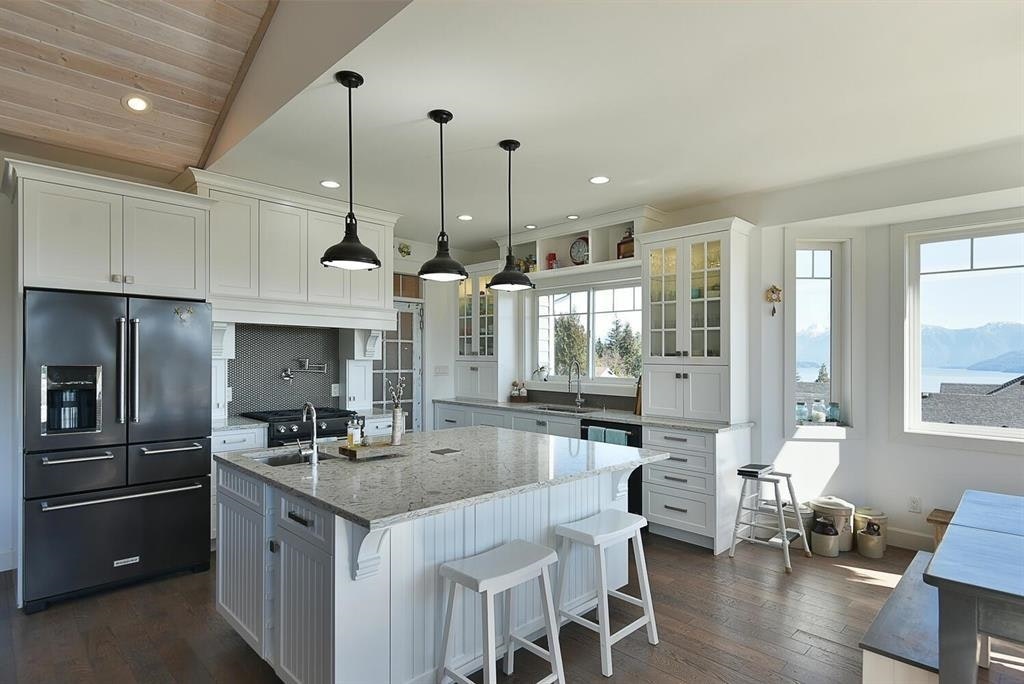 605 Woodland Avenue, Gibsons, BC, V0N 1V1 - 10