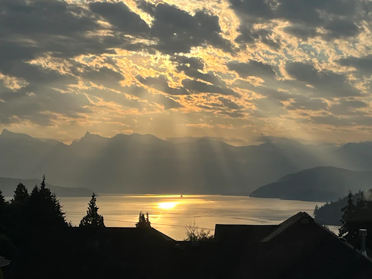 605 Woodland Avenue, Gibsons, BC, V0N 1V1 - 3