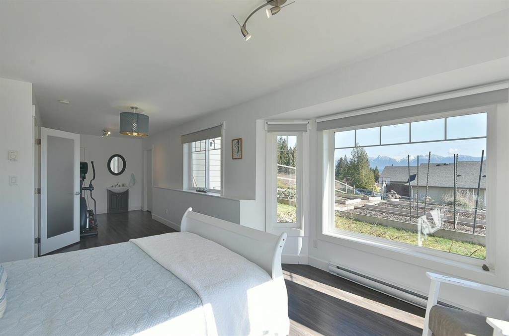605 Woodland Avenue, Gibsons, BC, V0N 1V1 - 24