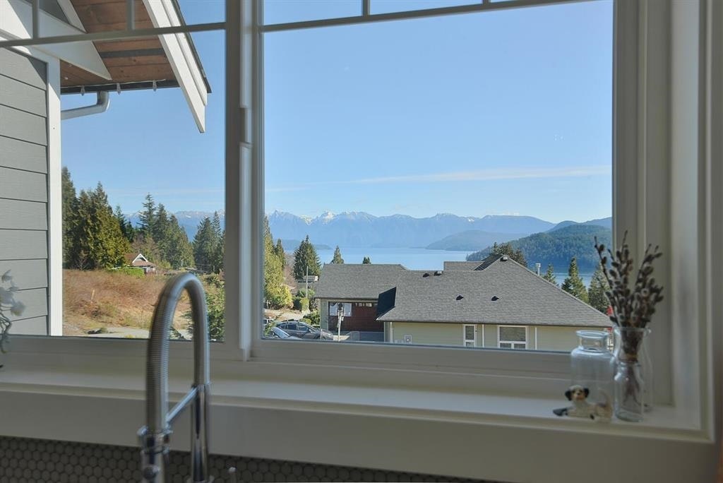 605 Woodland Avenue, Gibsons, BC, V0N 1V1 - 11