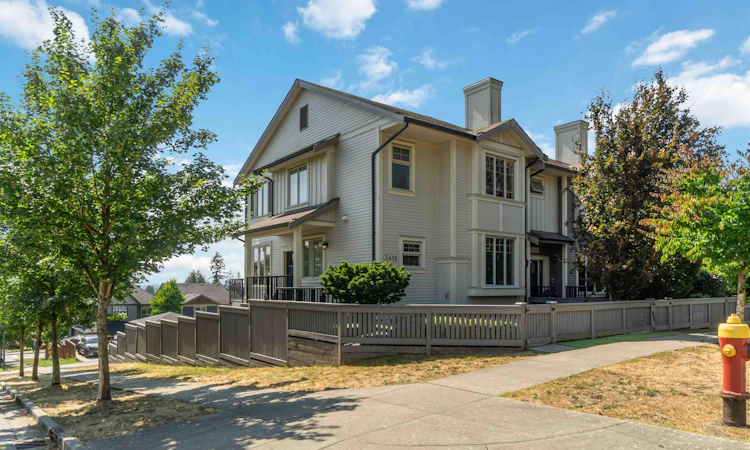 108-3416 Roxton Avenue