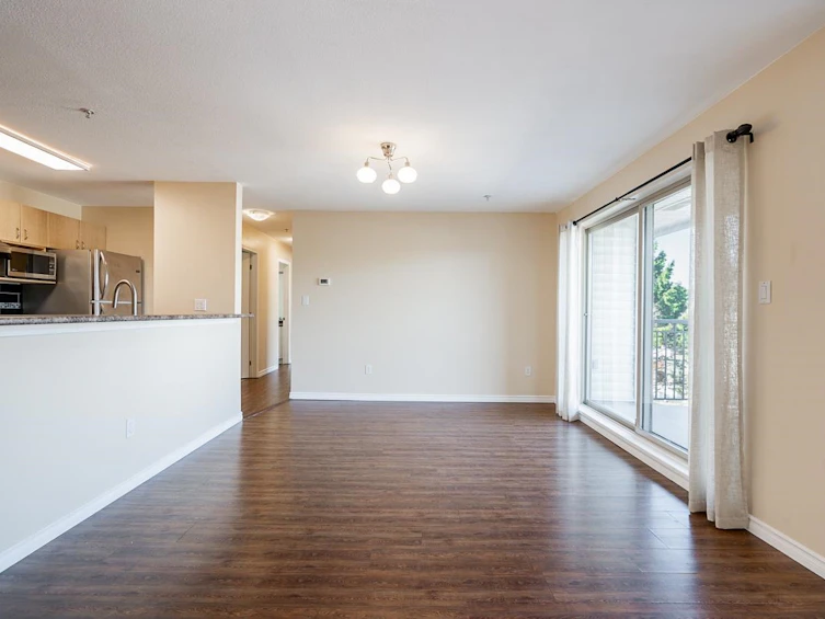 401-15220 Guildford Drive, Surrey, BC, V3R 0Y6 - 8