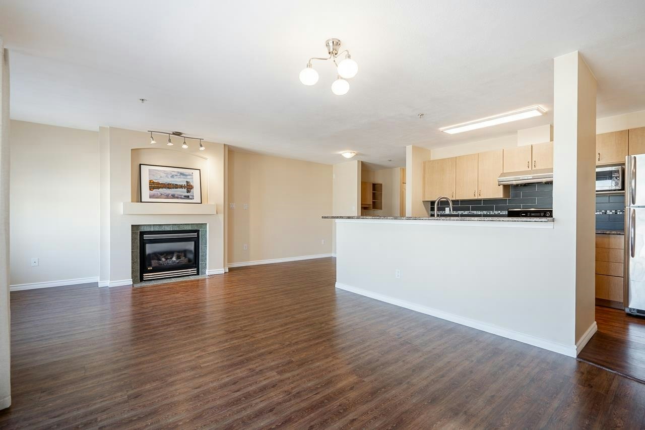 401-15220 Guildford Drive, Surrey, BC, V3R 0Y6 - 10