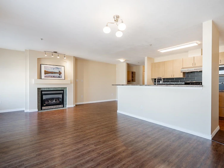 401-15220 Guildford Drive, Surrey, BC, V3R 0Y6 - 10
