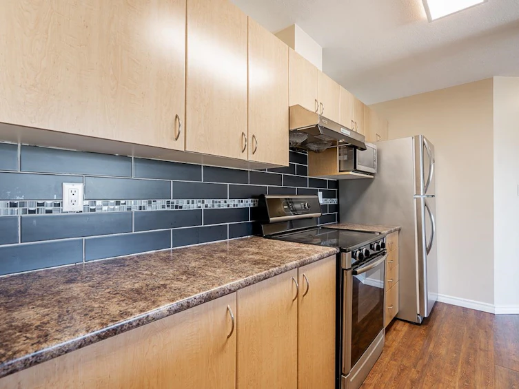 401-15220 Guildford Drive, Surrey, BC, V3R 0Y6 - 14