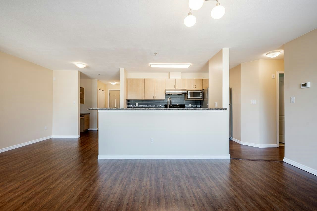 401-15220 Guildford Drive, Surrey, BC, V3R 0Y6 - 11