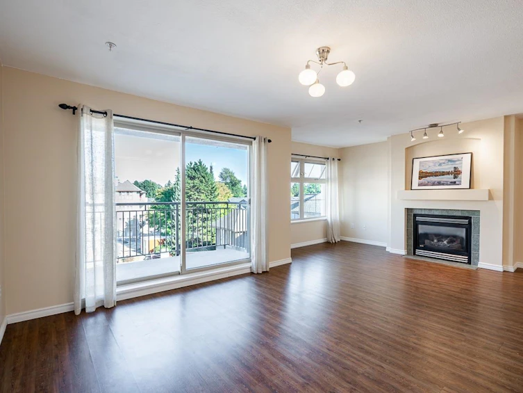 401-15220 Guildford Drive, Surrey, BC, V3R 0Y6 - 9