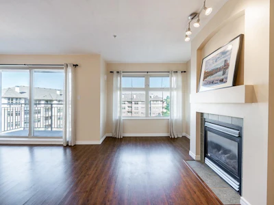 401-15220 Guildford Drive - 4