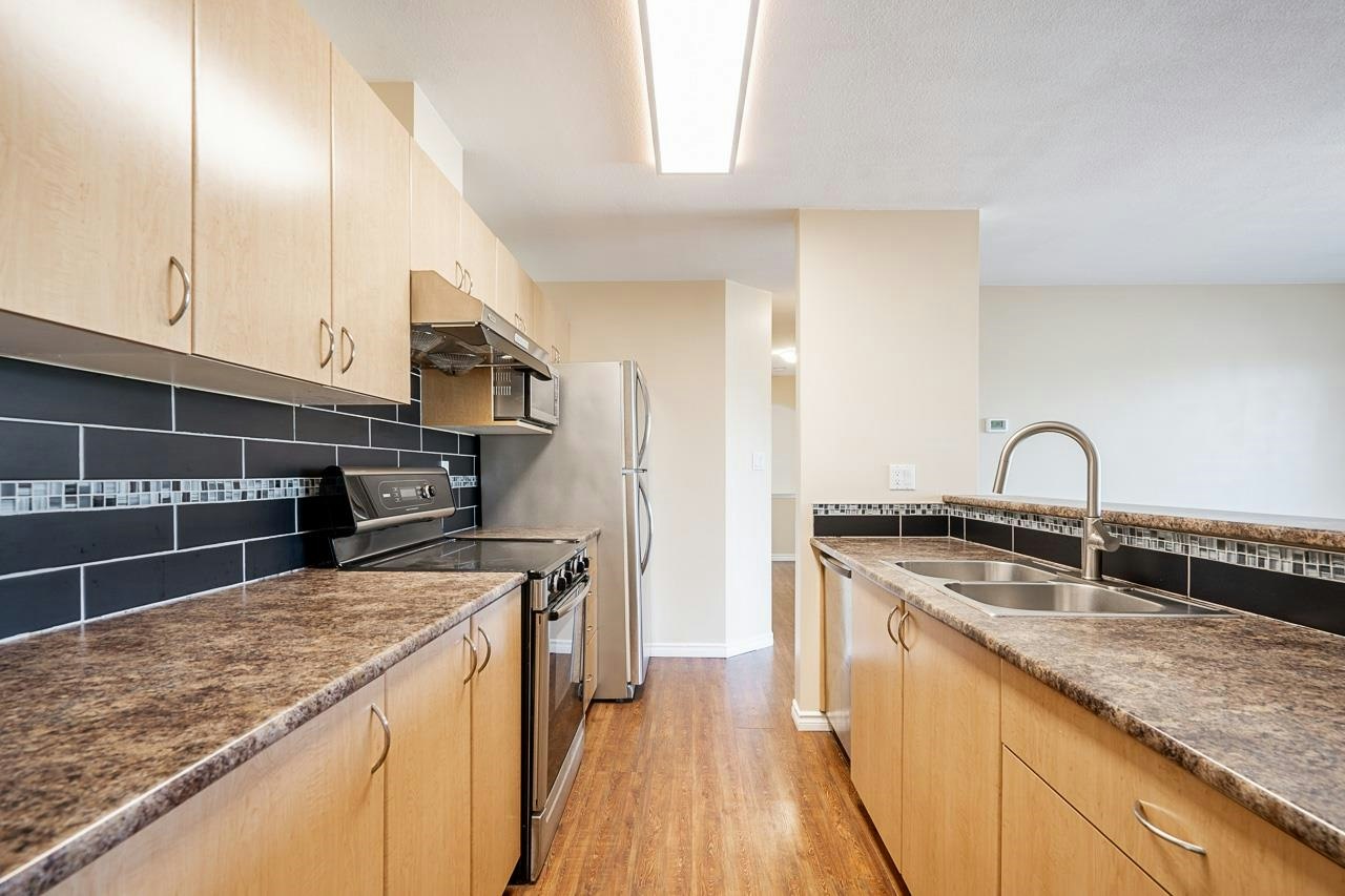 401-15220 Guildford Drive, Surrey, BC, V3R 0Y6 - 12