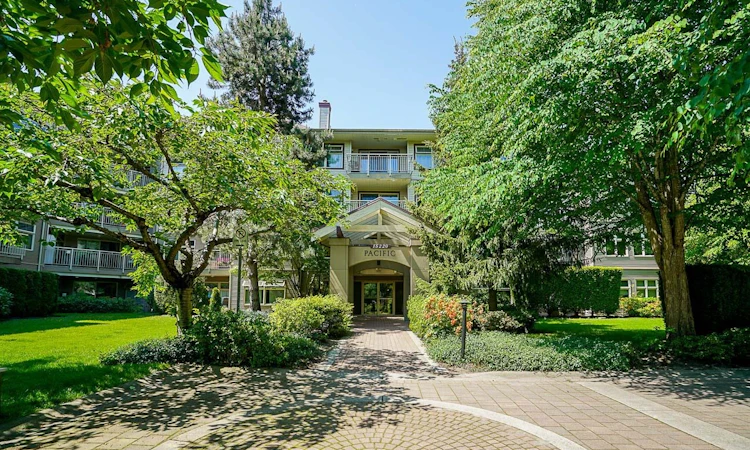 401-15220 Guildford Drive
