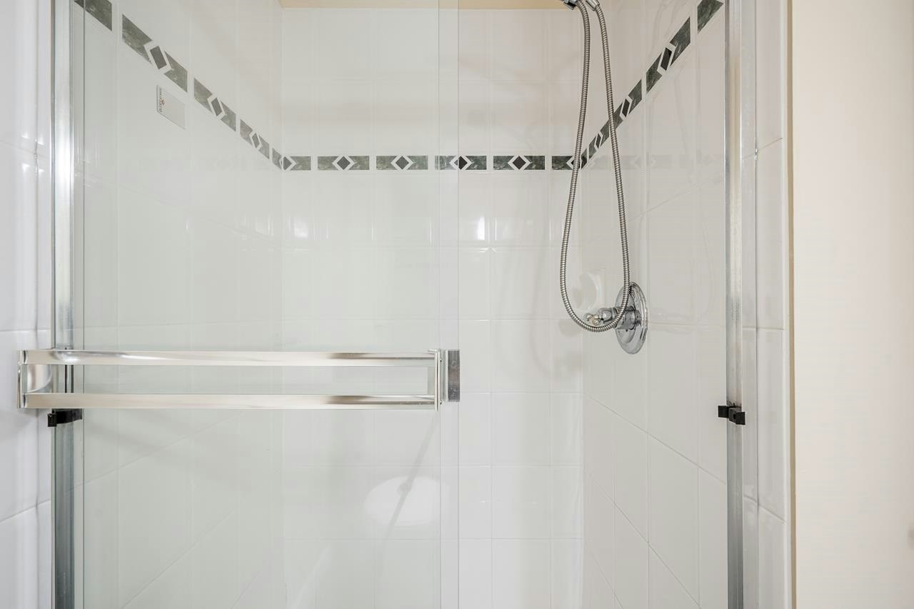 401-15220 Guildford Drive, Surrey, BC, V3R 0Y6 - 21