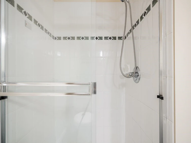 401-15220 Guildford Drive, Surrey, BC, V3R 0Y6 - 21