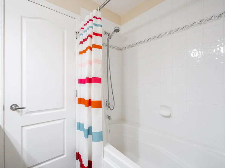 401-15220 Guildford Drive, Surrey, BC, V3R 0Y6 - 25