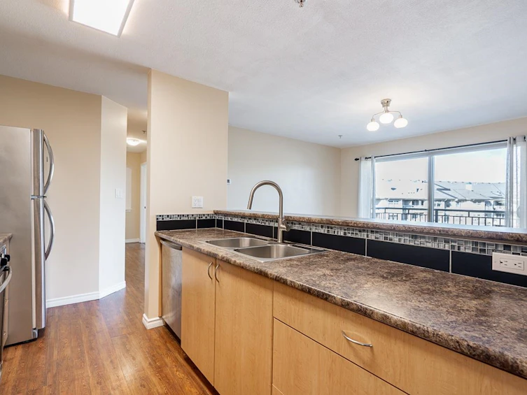 401-15220 Guildford Drive, Surrey, BC, V3R 0Y6 - 13
