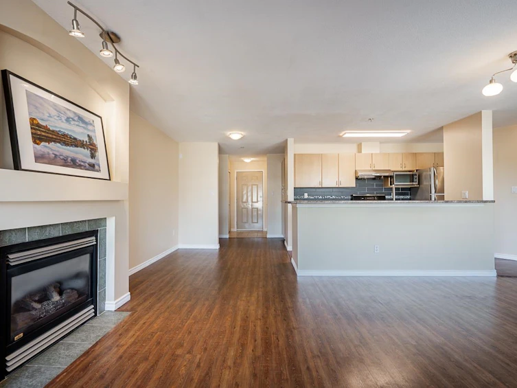 401-15220 Guildford Drive, Surrey, BC, V3R 0Y6 - 6