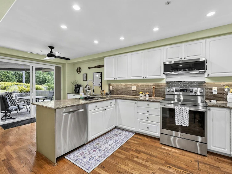 203-1725 128 Street, Surrey, BC, V4A 3V2 - 13