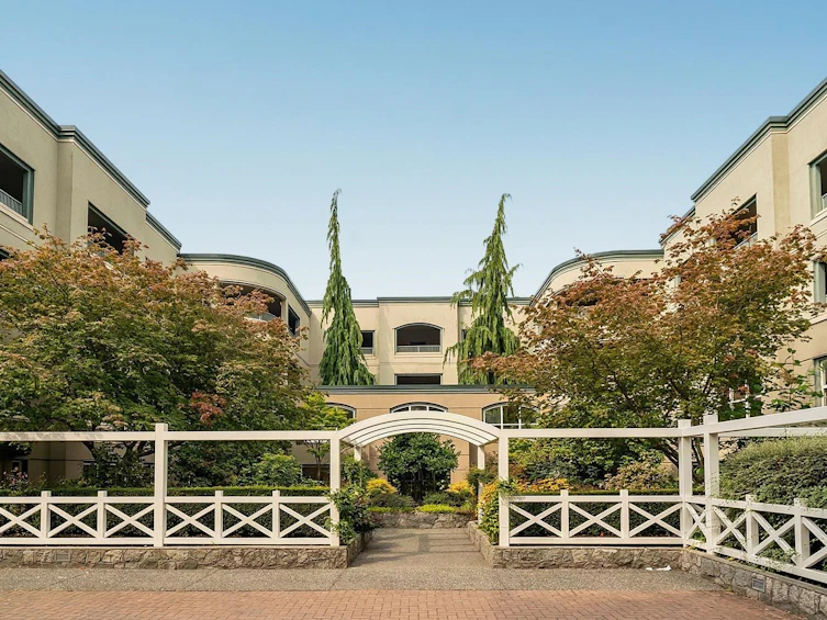 203-1725 128 Street, Surrey, BC, V4A 3V2