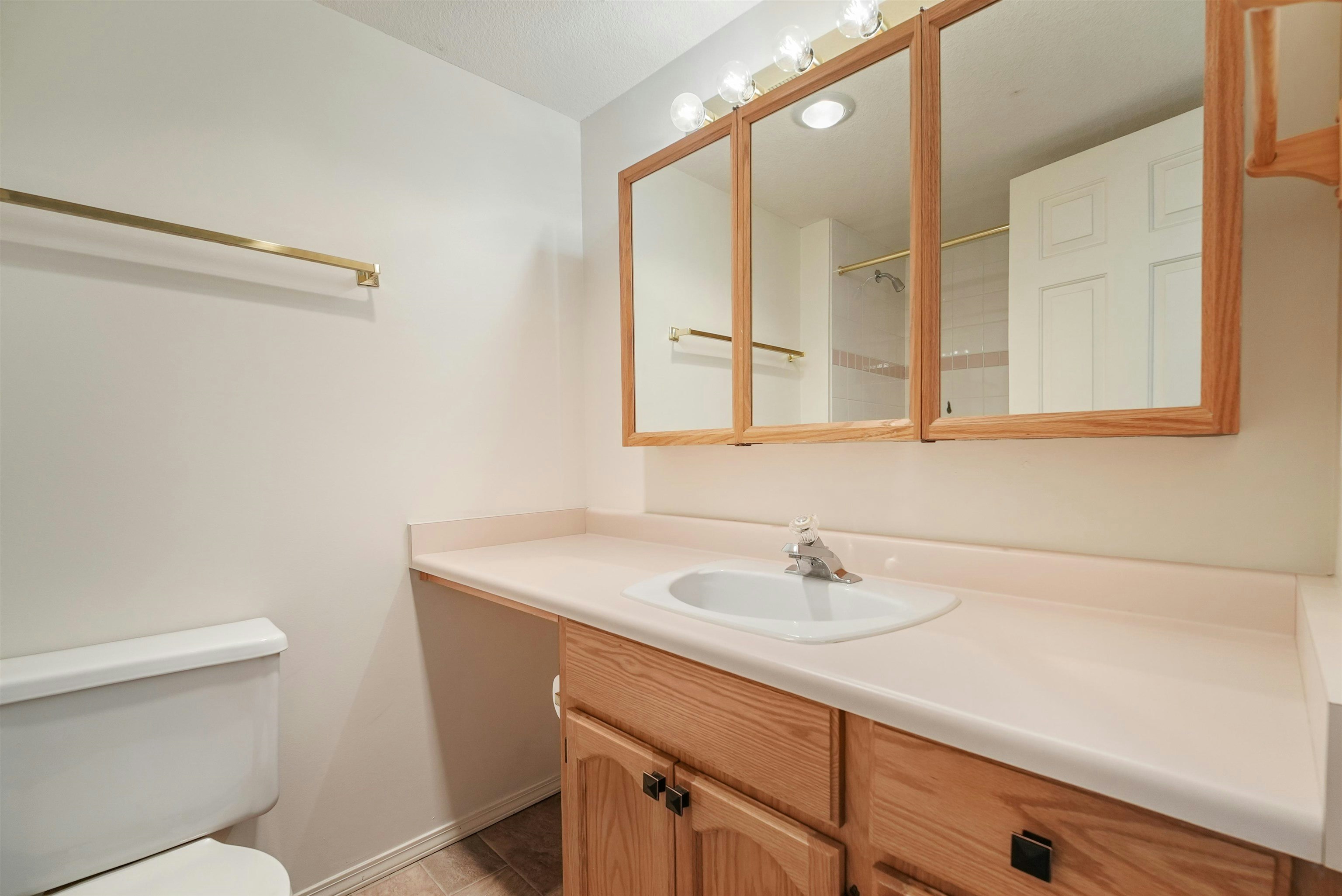 311-5375 205th Street, Langley, BC, V3A 7V7 - 24