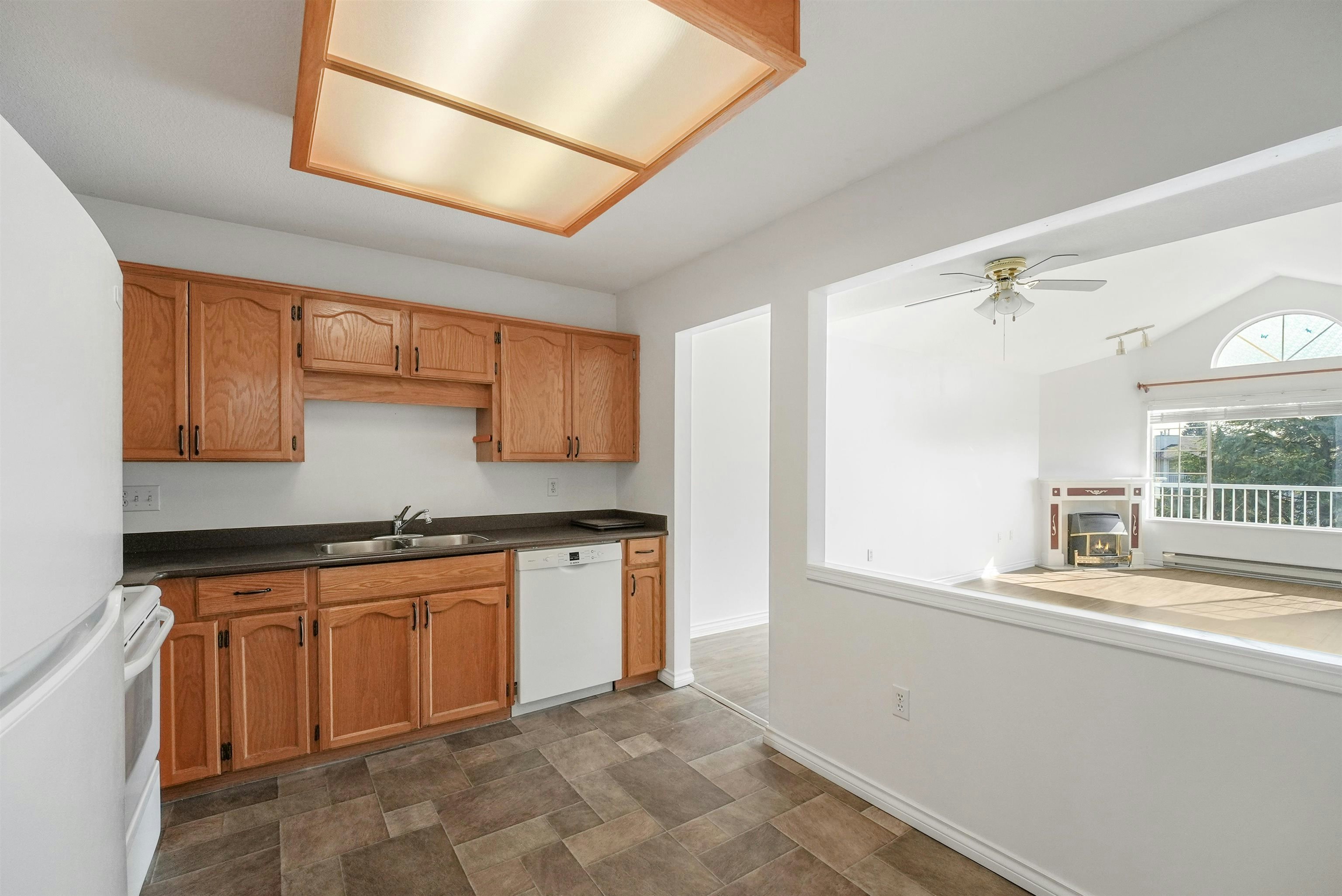 311-5375 205th Street, Langley, BC, V3A 7V7 - 9