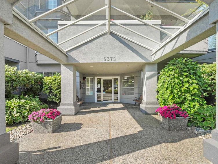 311-5375 205th Street, Langley, BC, V3A 7V7