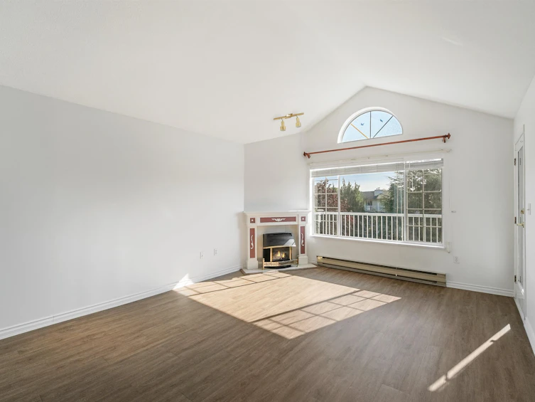 311-5375 205th Street, Langley, BC, V3A 7V7 - 5