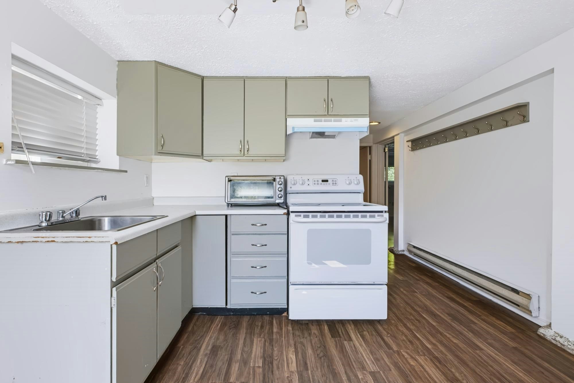 3888 W 15th Avenue, Vancouver, BC, V6R 2Z9 - 27