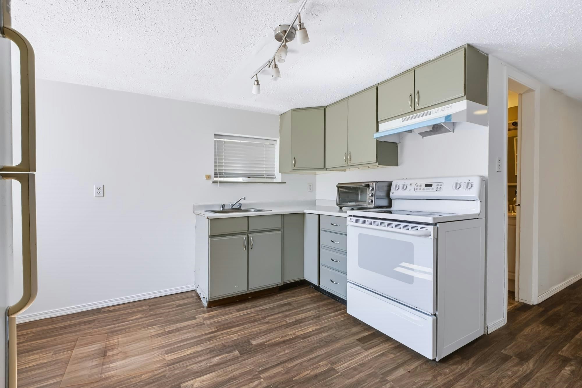 3888 W 15th Avenue, Vancouver, BC, V6R 2Z9 - 25