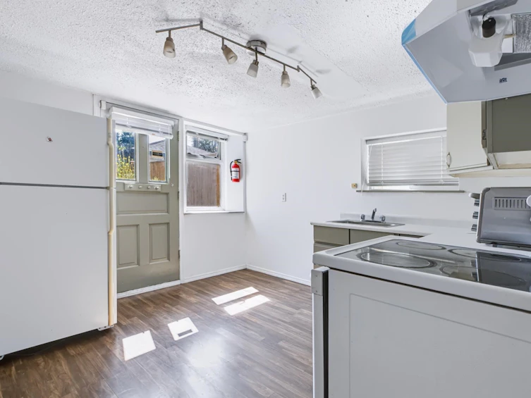 3888 W 15th Avenue, Vancouver, BC, V6R 2Z9 - 26