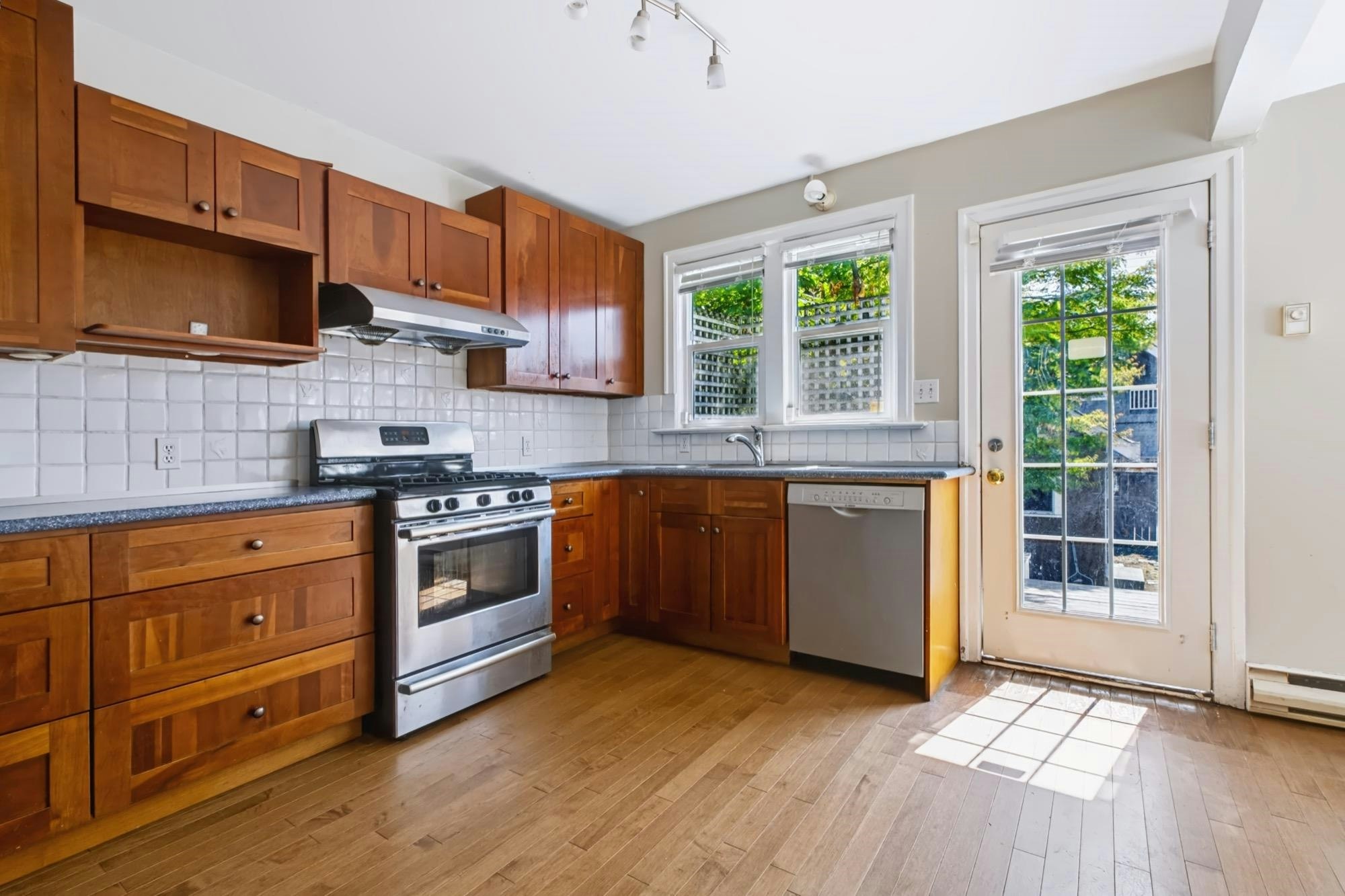 3888 W 15th Avenue, Vancouver, BC, V6R 2Z9 - 10