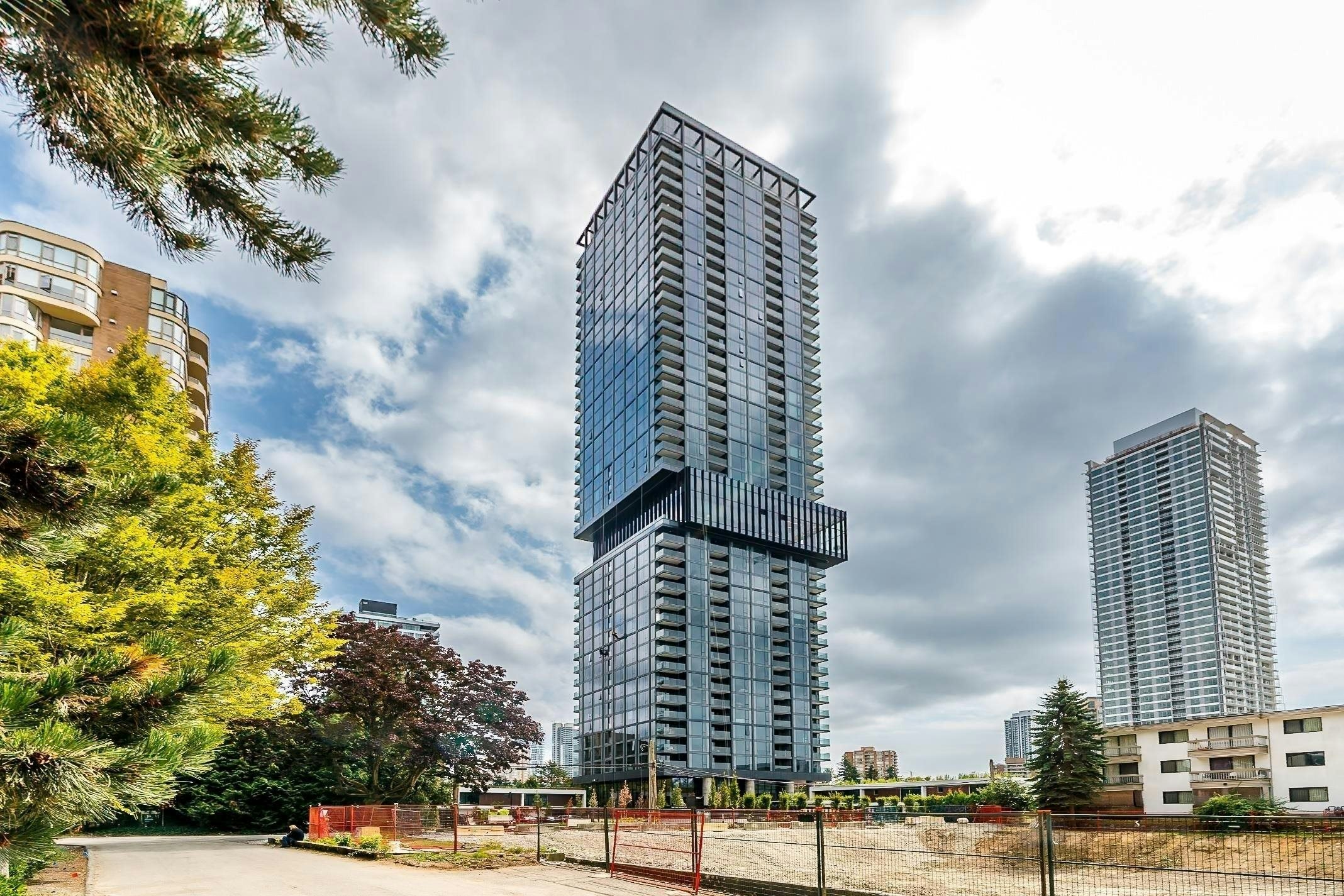 2002-5987 Wilson Avenue, Burnaby, BC, V5H 0L7