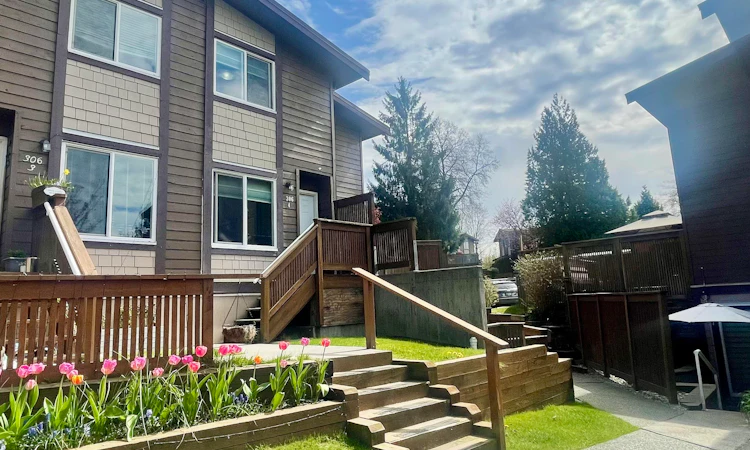 4-306 Highland Way